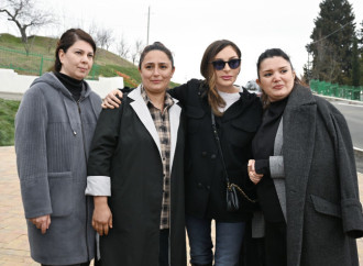 Prezident İlham Əliyev və Birinci xanım Mehriban Əliyeva Xanooba kənd sakinləri ilə səmimi söhbət etdi