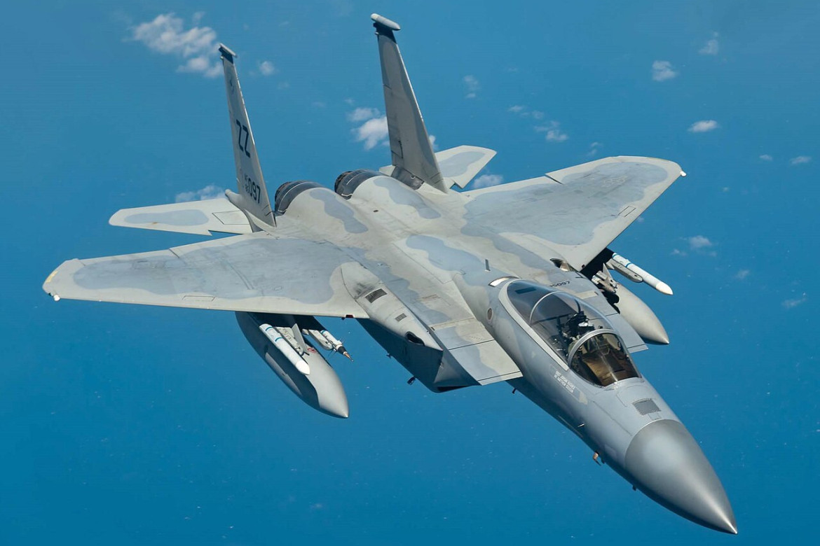 İran ordusu Hörmüz yaxınlığında F-15 qırıcısını vurduğunu açıqlayıb
