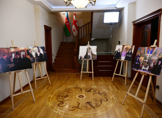 Prezident İlham Əliyev Gürcüstanın Azərbaycandakı səfirliyində olub, başsağlığı verib