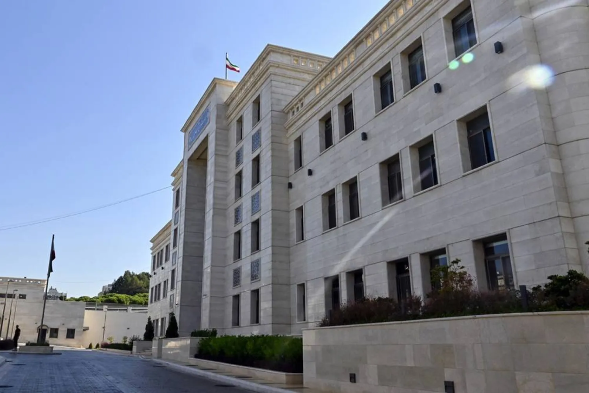 İran Livanın qərarına meydan oxuyur - Səfir Beyrutu tərk etməkdən imtina edib