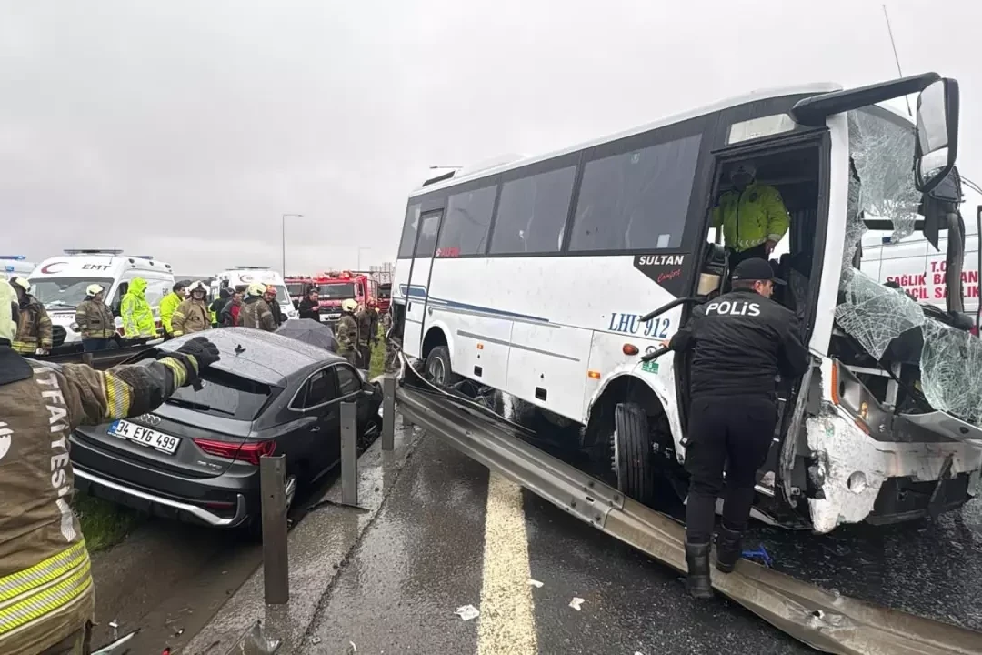 İstanbulda ağır qəza - 1 polis həlak oldu, 16 polis yaralandı
