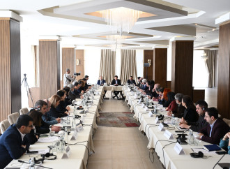 “Sülh Körpüsü” təşəbbüsü çərçivəsində Azərbaycan və Ermənistan vətəndaş cəmiyyətlərinin nümayəndələrinin iştirakı ilə Hikmət Hacıyevlə görüş baş tutub