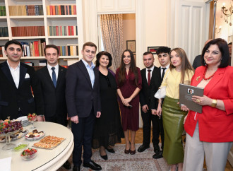 Leyla Əliyeva və Alena Əliyeva “İrəvan: tarixin və itirilmiş irsin əks-sədası” kitabının təqdimat mərasimində iştirak ediblər