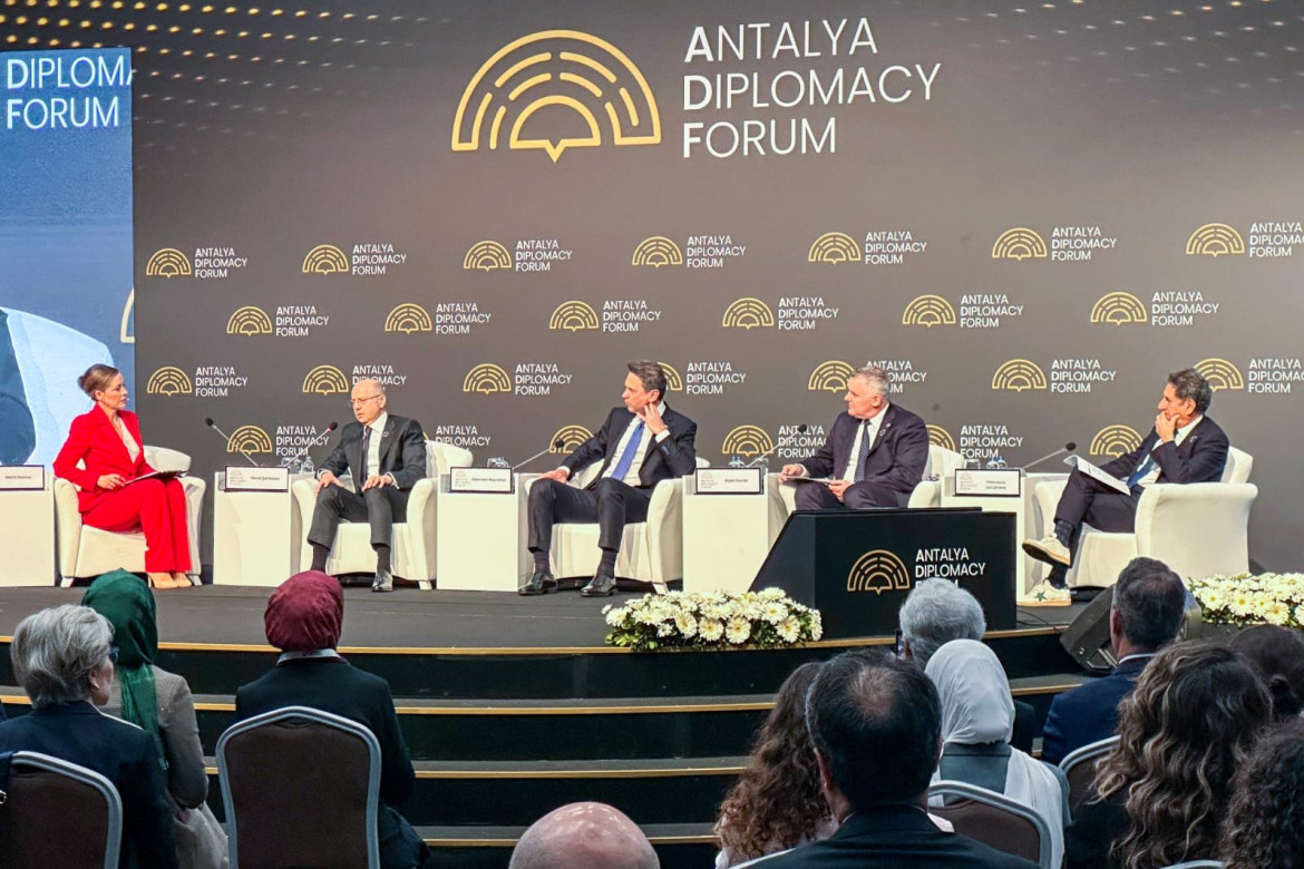 Antalya Forumunda qlobal enerji böhranı və risklər müzakirə olunub
