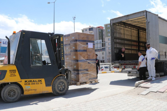 Türkiyədən İrana tibbi yardım göndərildi