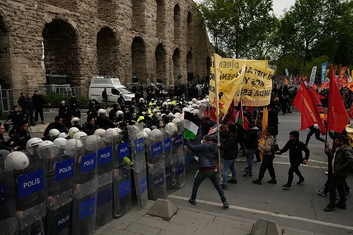 İstanbulda 1 May tədbirləri ilə bağlı geniş məhdudiyyətlər tətbiq olundu