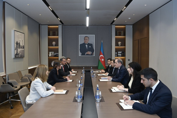 Ceyhun Bayramov BQXK-nin prezidenti ilə regiondakı humanitar məsələləri müzakirə edib