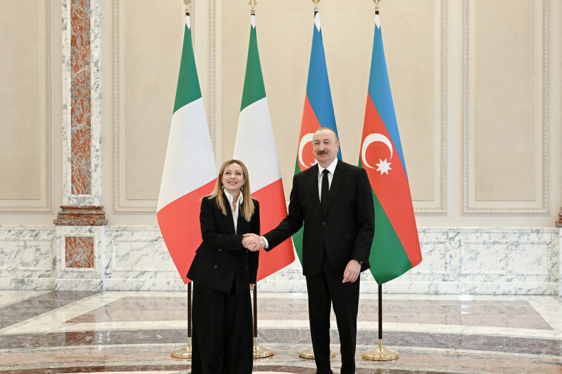 Prezident İlham Əliyevin İtaliya Nazirlər Şurasının sədri Ciorcia Meloni ilə təkbətək görüşü keçirilir