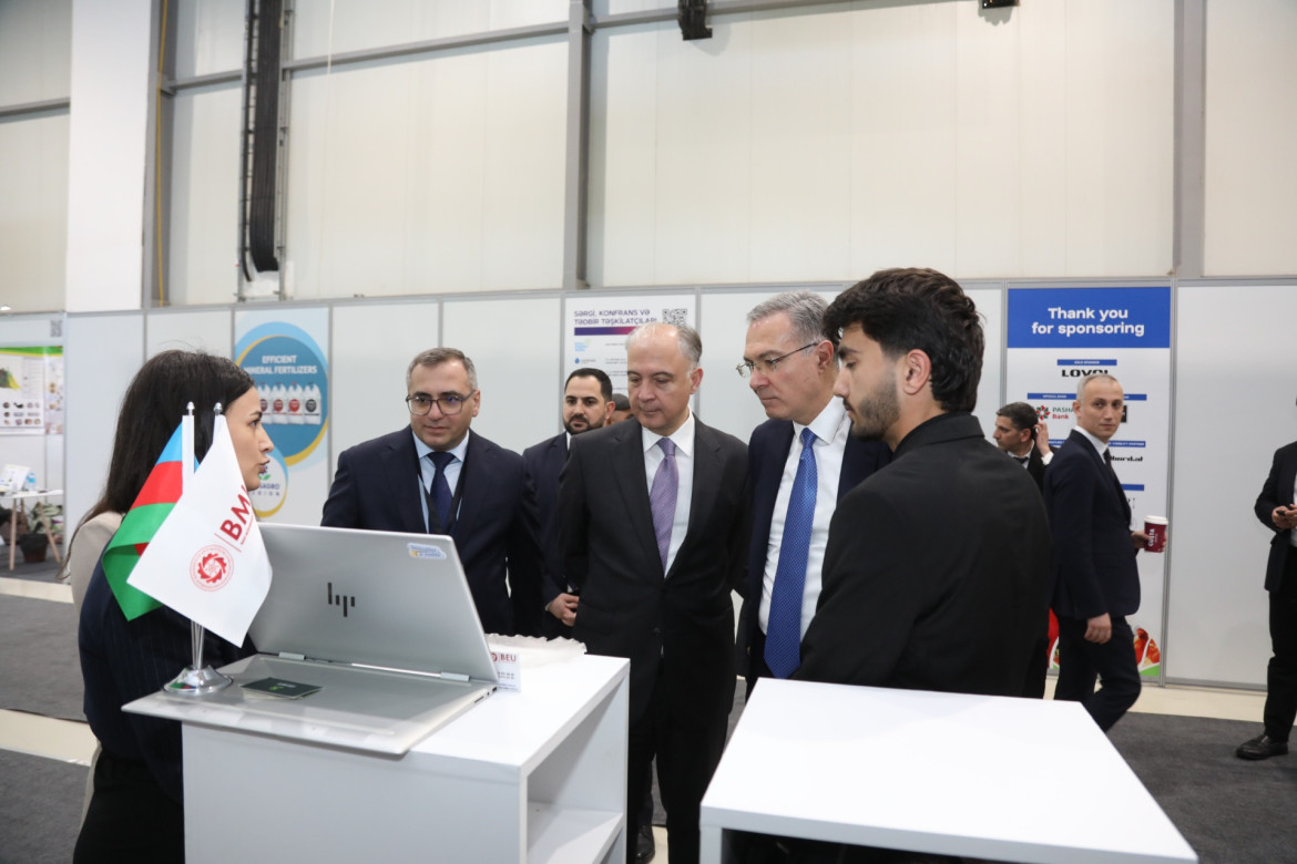 Prezident köməkçiləri Şahmar Mövsümov və Xalid Əhədov “Caspian Agro 2026” və “InterFood Azerbaijan” sərgiləri ilə tanış olublar