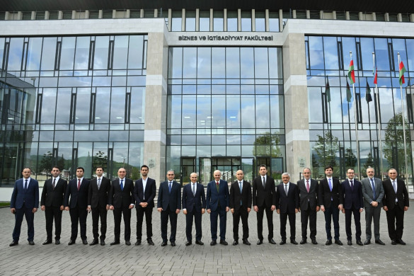 İİB nümayəndə heyəti Qarabağda bərpa və infrastruktur layihələri ilə tanış olub