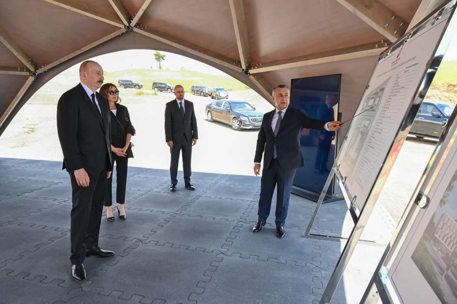 Prezident İlham Əliyev və Birinci xanım Mehriban Əliyeva Cəbrayıl Rayon Mərkəzi Xəstəxanasının binasının tikintisi ilə tanış olublar