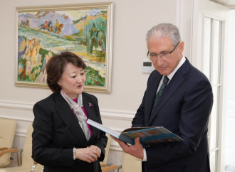 Türk Mədəniyyəti və İrsi Fondunun Prezidenti Aktotı Raimkulova Azərbaycanın İqlim Məsələləri üzrə nümayəndəsi Muxtar Babayevlə görüşüb