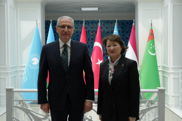 Türk Mədəniyyəti və İrsi Fondunun Prezidenti Aktotı Raimkulova Azərbaycanın İqlim Məsələləri üzrə nümayəndəsi Muxtar Babayevlə görüşüb