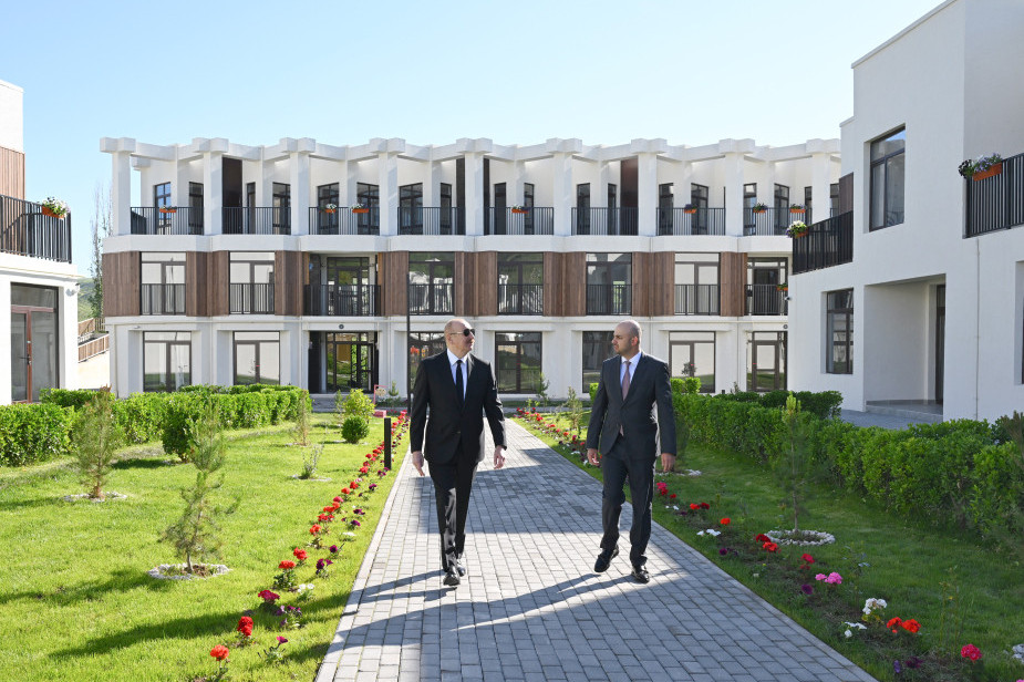Prezident İlham Əliyev Zəngilan şəhərində inşa olunmuş ilk yaşayış kompleksinin açılışında iştirak edib