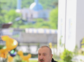 Prezident İlham Əliyev Zəngilan şəhərindəki ilk yaşayış kompleksinə köçən ailələrlə görüşüb
