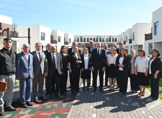 Prezident İlham Əliyev Zəngilan şəhərindəki ilk yaşayış kompleksinə köçən ailələrlə görüşüb