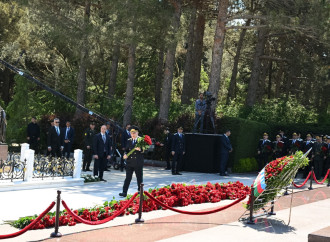 Dövlət və hökumət rəsmiləri Fəxri xiyabanda Ulu Öndərin xatirəsini anıblar