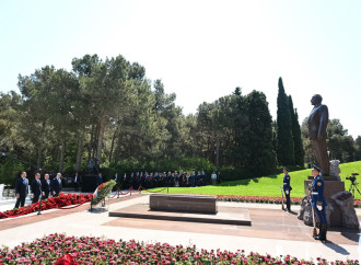 Dövlət və hökumət rəsmiləri Fəxri xiyabanda Ulu Öndərin xatirəsini anıblar