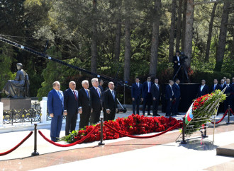 Dövlət və hökumət rəsmiləri Fəxri xiyabanda Ulu Öndərin xatirəsini anıblar