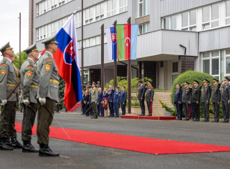 Azərbaycan müdafiə naziri Slovakiyaya rəsmi səfər edib
