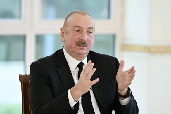 Prezident İlham Əliyevin sosial şəbəkə səhifələrində dövlət başçısının Bakı Olimpiya Stadionunun ərazisində WUF13 ilə əlaqədar görülən işlərlə tanışlığını əks etdirən kadrlar paylaşılıb