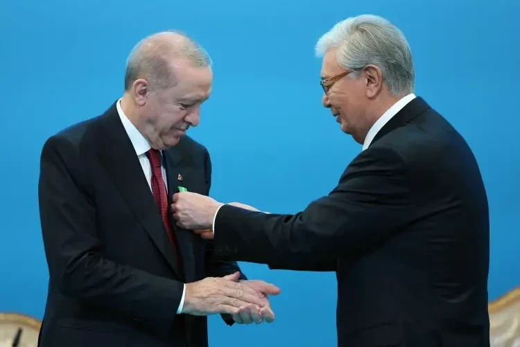 Qazaxıstanın Ərdoğana təqdim etdiyi “Xoca Əhməd Yəsəvi” nişanı hansı mesajı verir?