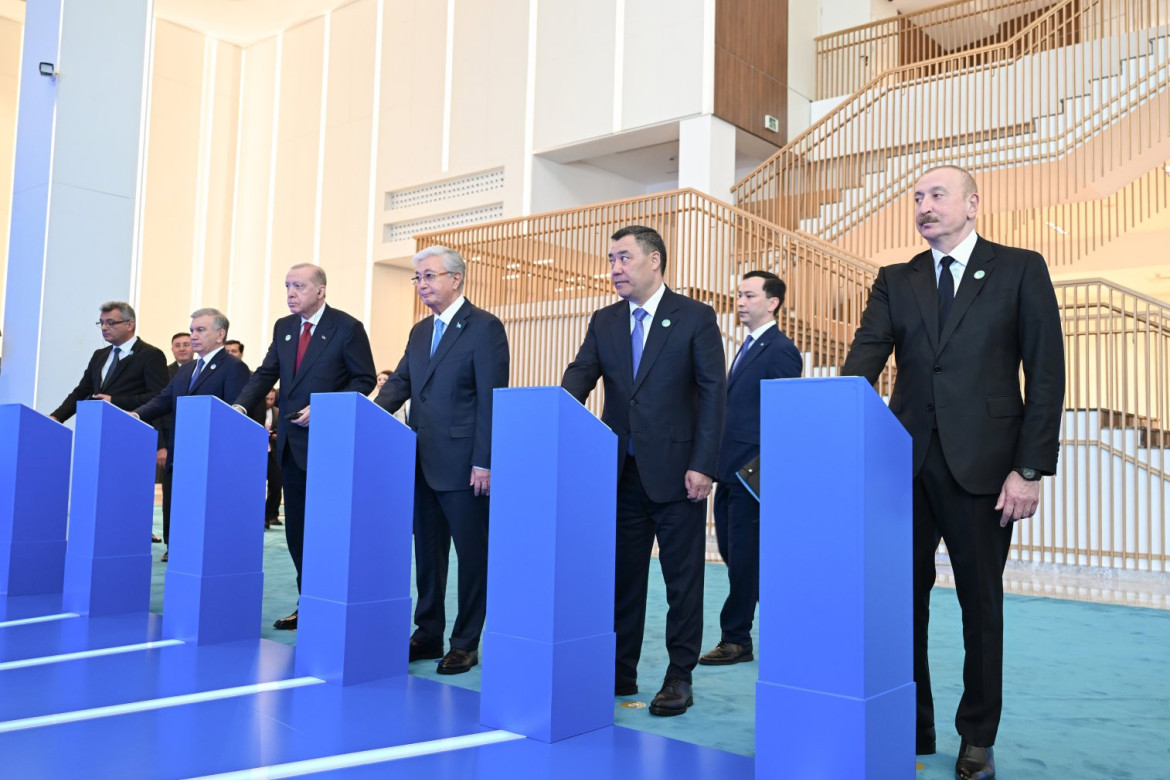 Prezident İlham Əliyev və TDT-nin qeyri-rəsmi Zirvə görüşünün digər iştirakçıları Türk Sivilizasiyası Mərkəzinin təməlqoyma mərasimində iştirak ediblər