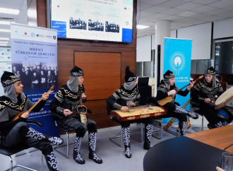 Almatıda Birinci Bakı Türkoloji Qurultayının 100 illiyinə həsr olunmuş Türk Mədəniyyəti və İrsi Fondunun fundamental nəşrləri ictimaiyyətə təqdim edilib