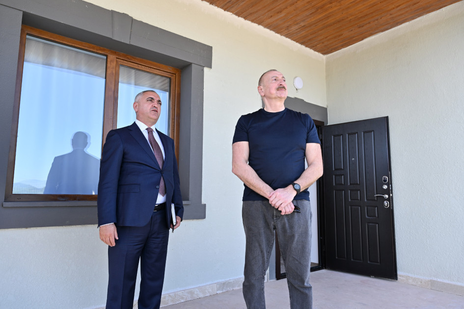 Prezident İlham Əliyev Xocalıda hərbi qulluqçular üçün nəzərdə tutulan fərdi evlərdə yaradılmış şəraitlə tanış olub