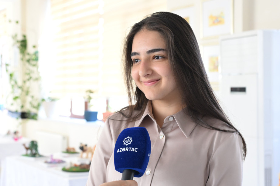 Gənc rəssam Zeynəb Babayeva: Mənim hər bir əsərim heyvanlara sevgidən irəli gəlir