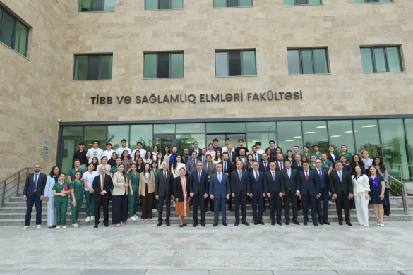Emin Əmrullayev və Teymur Musayev Qarabağ Universitetinin klinikasında olublar