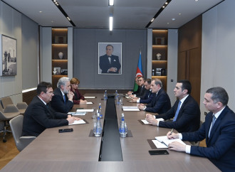 Ceyhun Bayramov Marius-Qabriel Lazurka ilə regional təhlükəsizlik məsələlərini müzakirə edib