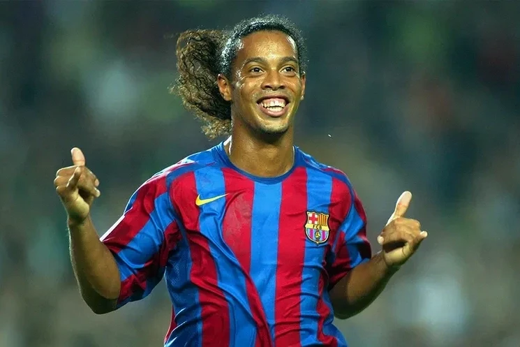 Ronaldinyo 46 yaşında futbola qayıdır
