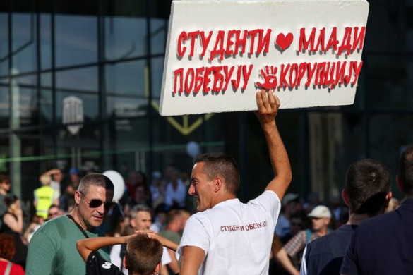 Serbiyada minlərlə insan növbədənkənar seçkilər tələbi ilə etiraz aksiyası keçirib
