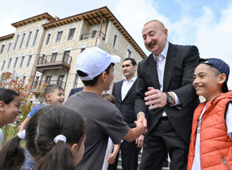 Prezident İlham Əliyev və Prezident Sərdar Berdiməhəmmədov Şuşa şəhərində inşa edilmiş birinci yaşayış kompleksində olublar