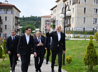Prezident İlham Əliyev və Prezident Sərdar Berdiməhəmmədov Şuşa şəhərində inşa edilmiş birinci yaşayış kompleksində olublar