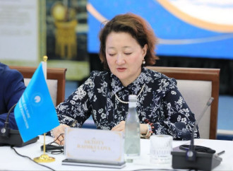 Aktotı Raimkulova III Beynəlxalq Məqam Sənəti Forumu çərçivəsində keçirilən konfransda çıxış edib