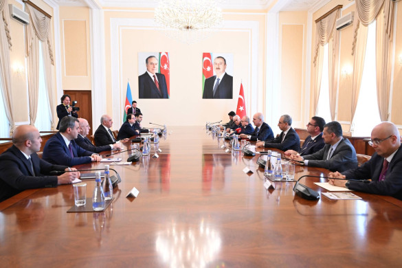 Baş nazir TBMM sədri Numan Kurtulmuş ilə görüşüb