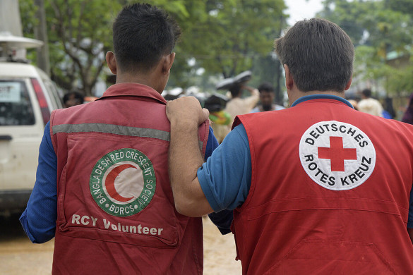 Qızıl Xaç zəlzələ qurbanlarına yardım səylərini artırır