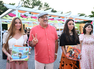 Leyla Əliyeva və Arzu Əliyeva “CandyFest” yay festivalını ziyarət edib və “Sehrli mirvari” su sirki şousunu izləyiblər