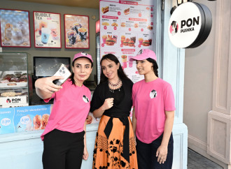 Leyla Əliyeva və Arzu Əliyeva “CandyFest” yay festivalını ziyarət edib və “Sehrli mirvari” su sirki şousunu izləyiblər