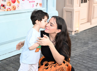 Leyla Əliyeva və Arzu Əliyeva “CandyFest” yay festivalını ziyarət edib və “Sehrli mirvari” su sirki şousunu izləyiblər