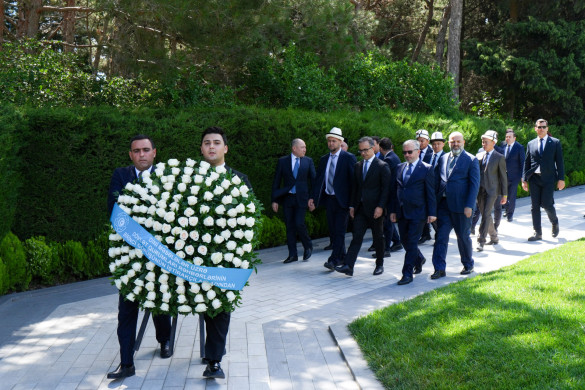 TDT-yə üzv ölkələrin dini məsələlər üzrə dövlət qurumları rəhbərləri Fəxri Xiyabanı və Zəfər abidəsini ziyarət ediblər