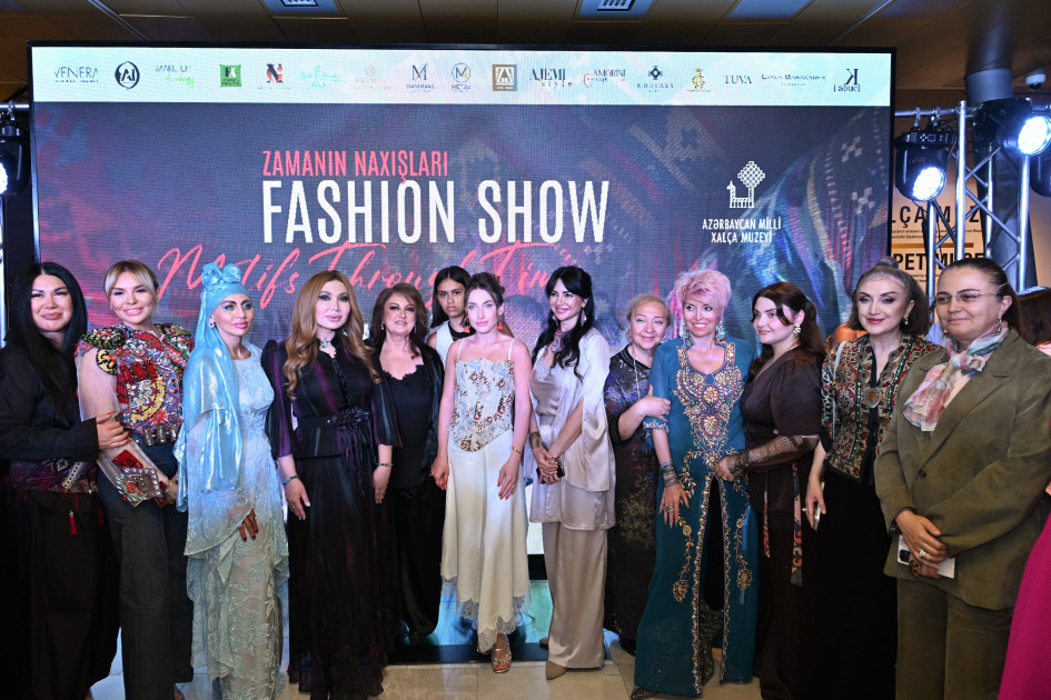 Alyona Əliyeva Azərbaycan Milli Xalça Muzeyində “Zamanın naxışları” moda nümayişində iştirak edib