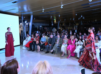 Alyona Əliyeva Azərbaycan Milli Xalça Muzeyində “Zamanın naxışları” moda nümayişində iştirak edib