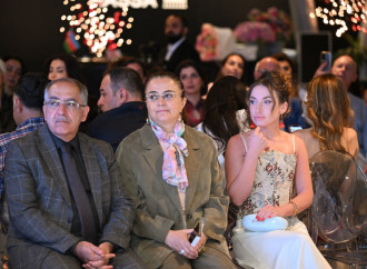 Alyona Əliyeva Azərbaycan Milli Xalça Muzeyində “Zamanın naxışları” moda nümayişində iştirak edib