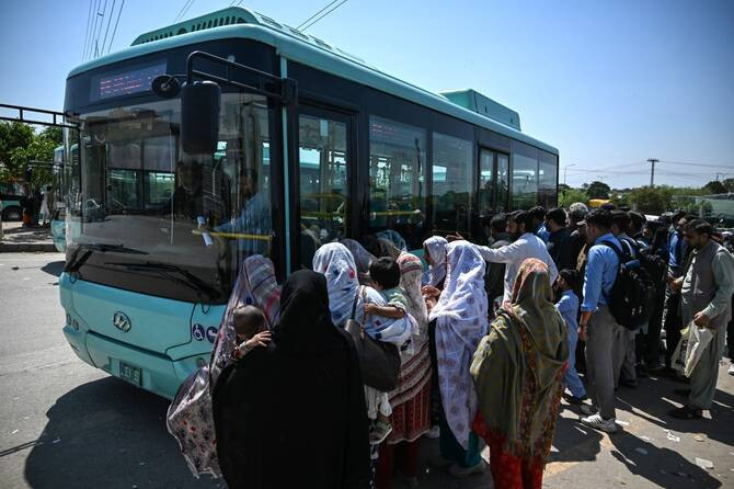 Pakistanda sərnişin avtobusu dərəyə aşıb: 40 nəfər ölüb, 8 nəfər yaralanıb