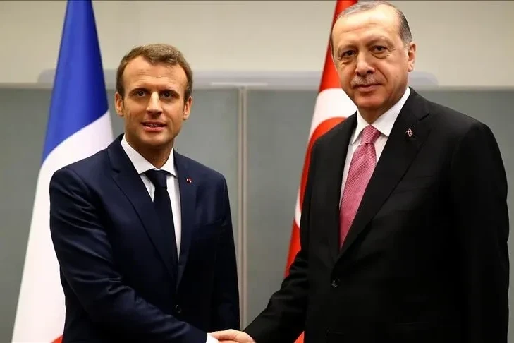 Türkiyə Fransaya yardım göndərdi - Makron türkcə təşəkkür etdi