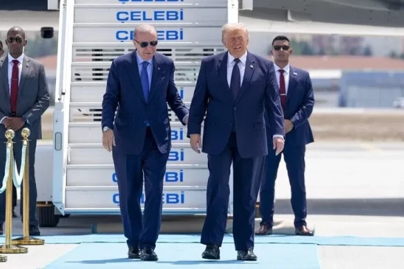 Donald Tramp Ankaraya gəlib, Ərdoğan onu rəsmi mərasimlə qarşılayıb