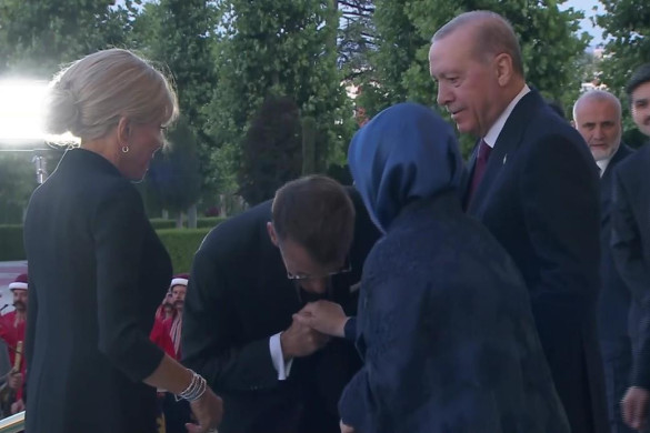 NATO Zirvəsində protokol anı diqqət çəkdi